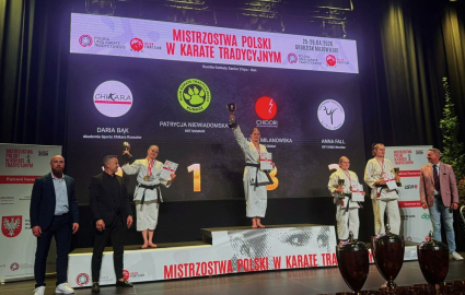 Podium zawodów karate
