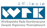 logo Wielkopolskiej Rady Koordynacyjnej Związku Organizacji Pozarządowych, na niebieskim tle białe litery WRK 